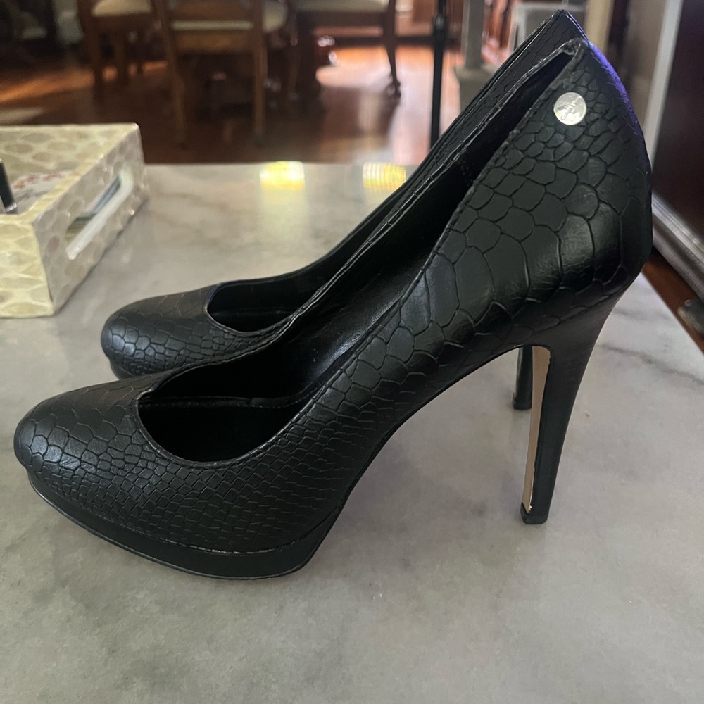 🔥Calvin Klein Black Snakeskin Pumps